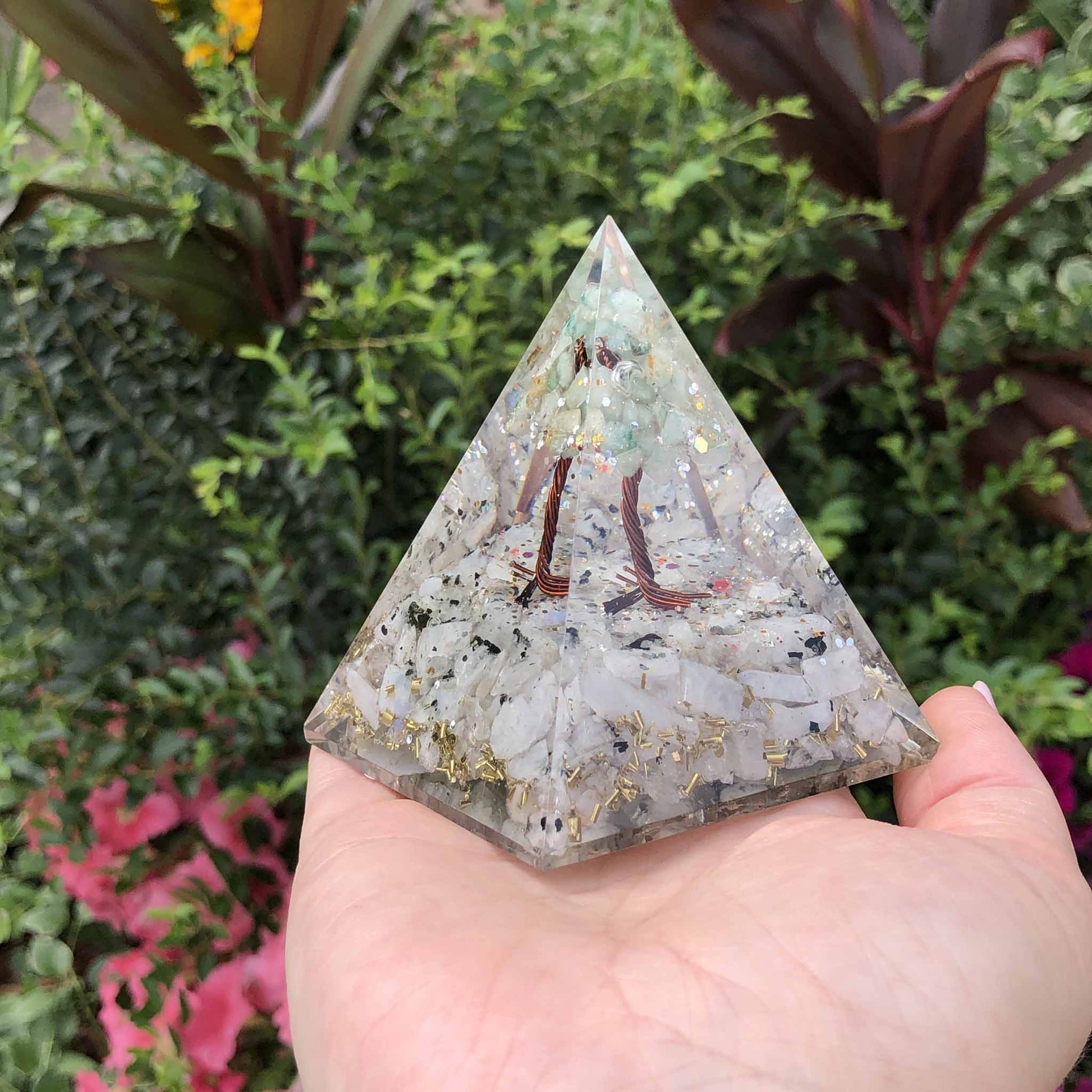 healing-pyramid-crystals