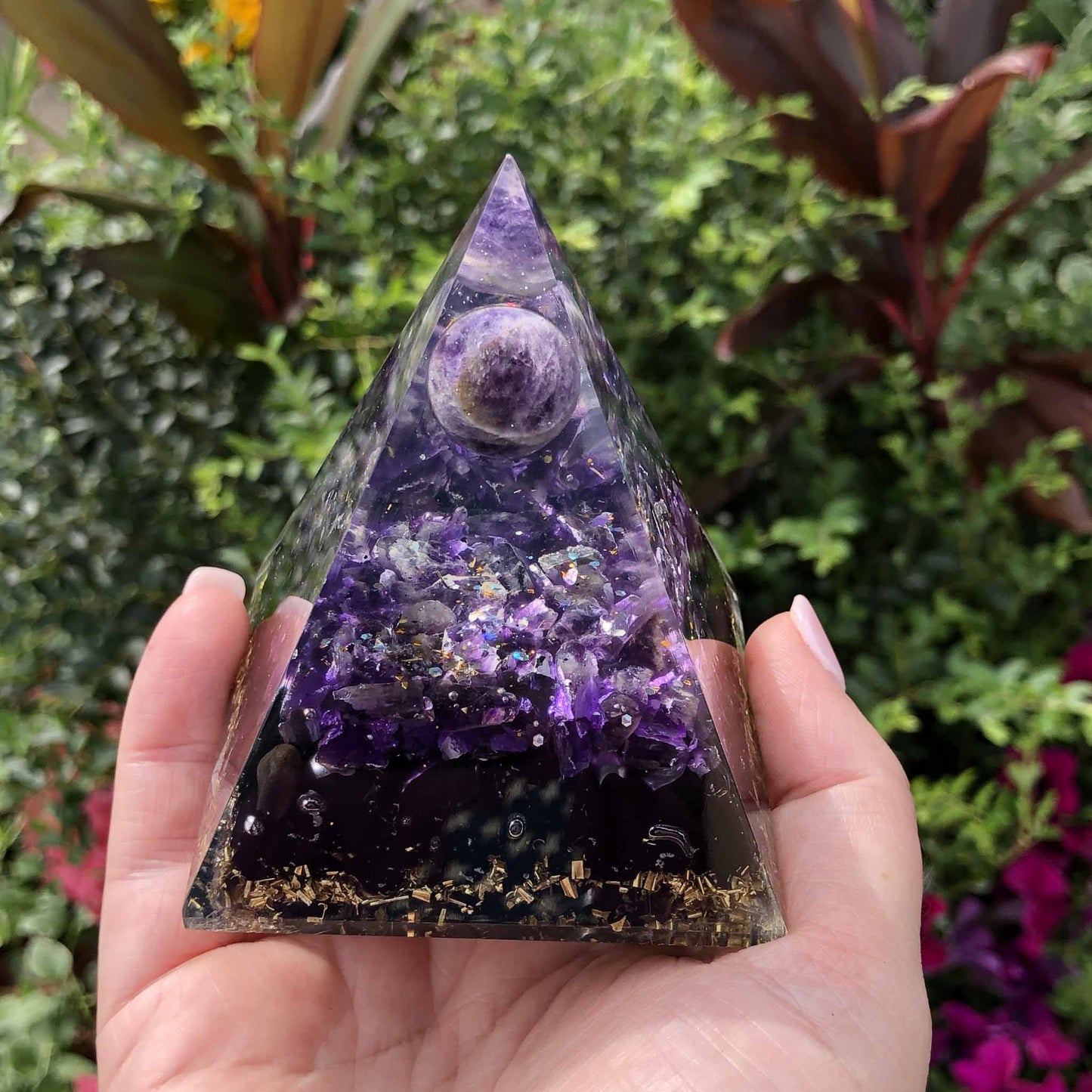 orgonite-crystal-pyramid