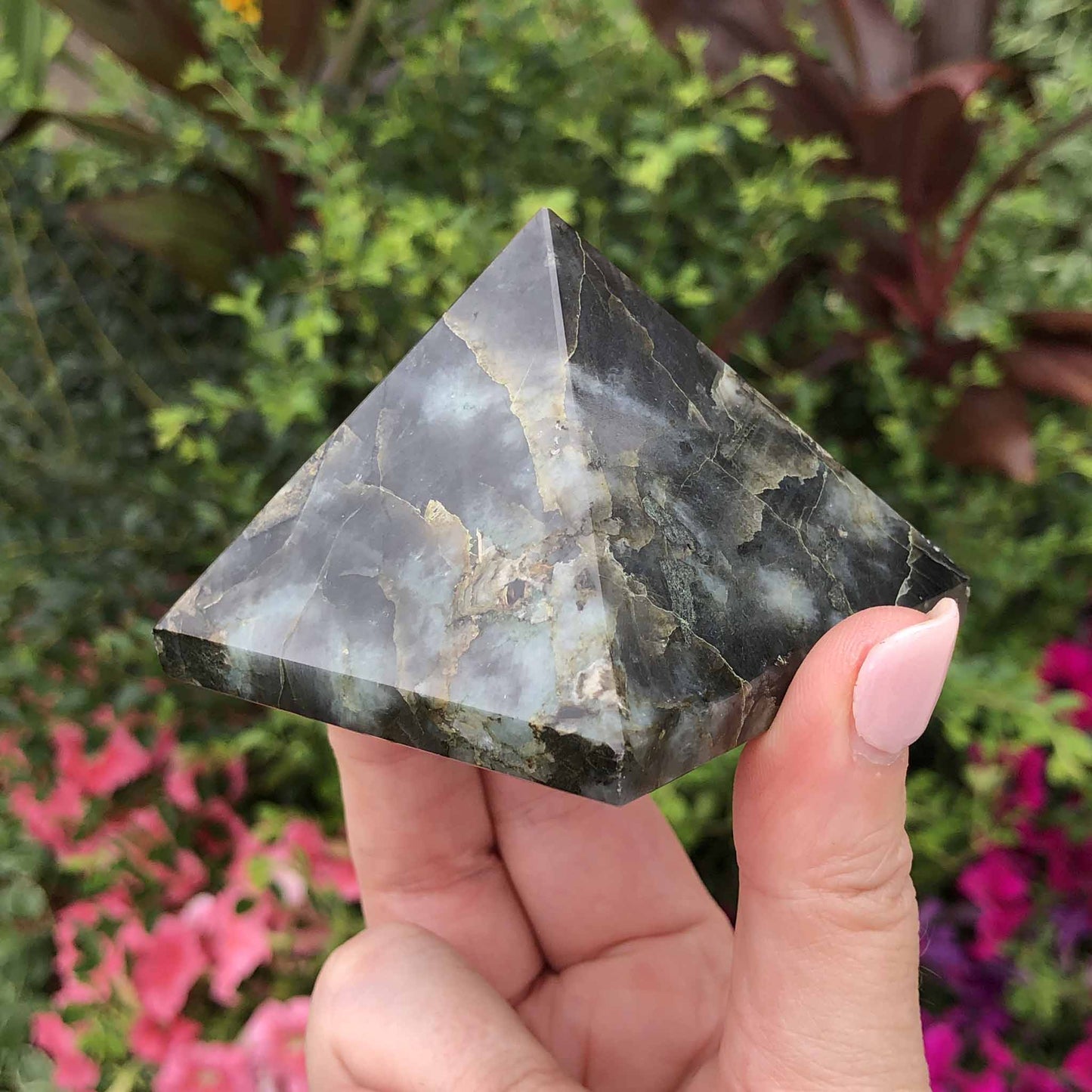 healing-pyramid-crystals