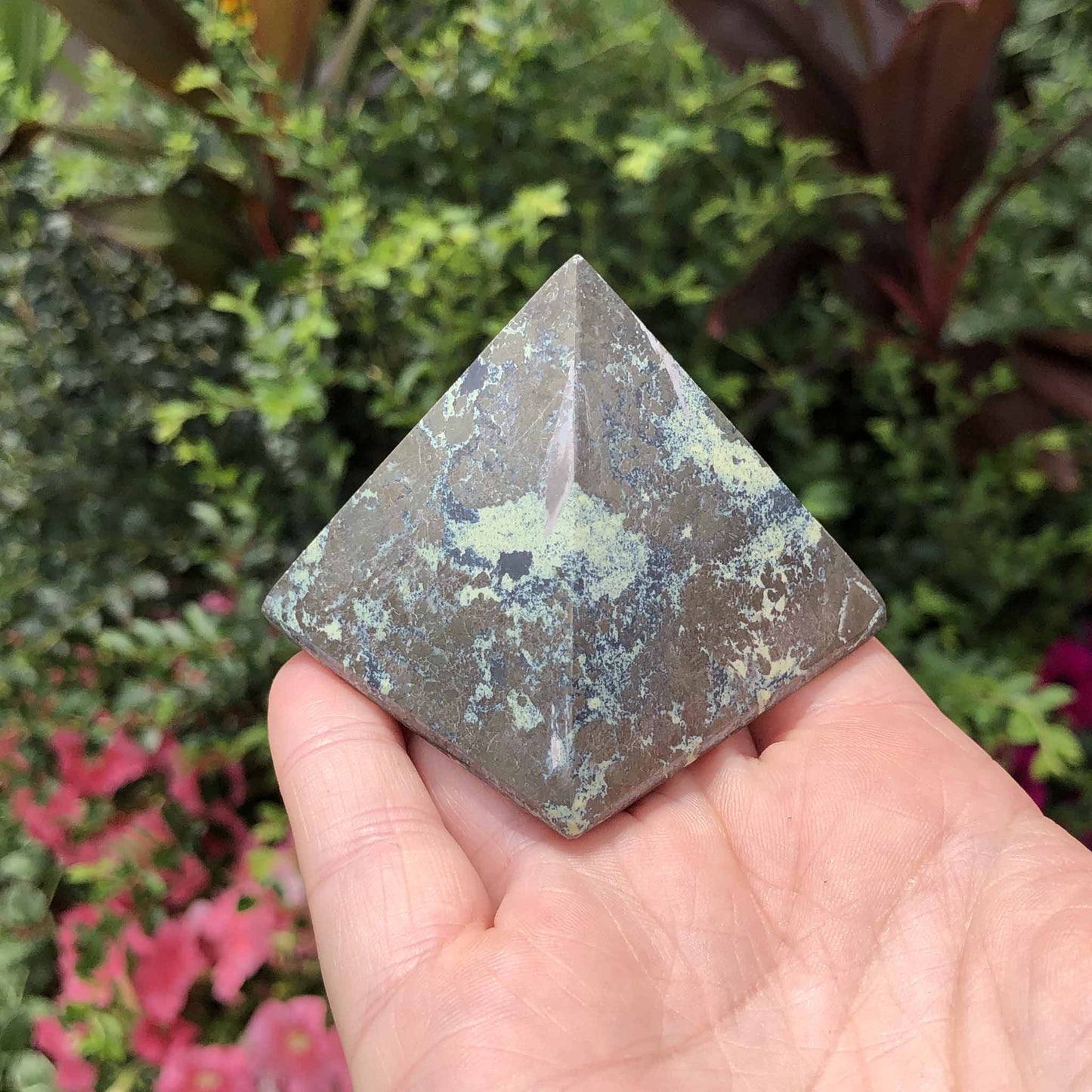 pyramid-gemstone