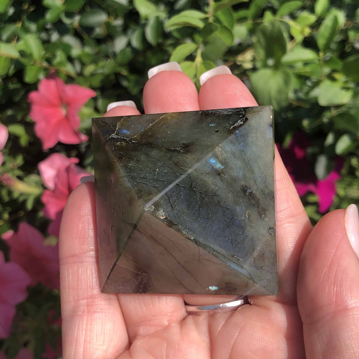 labradorite-pyramid