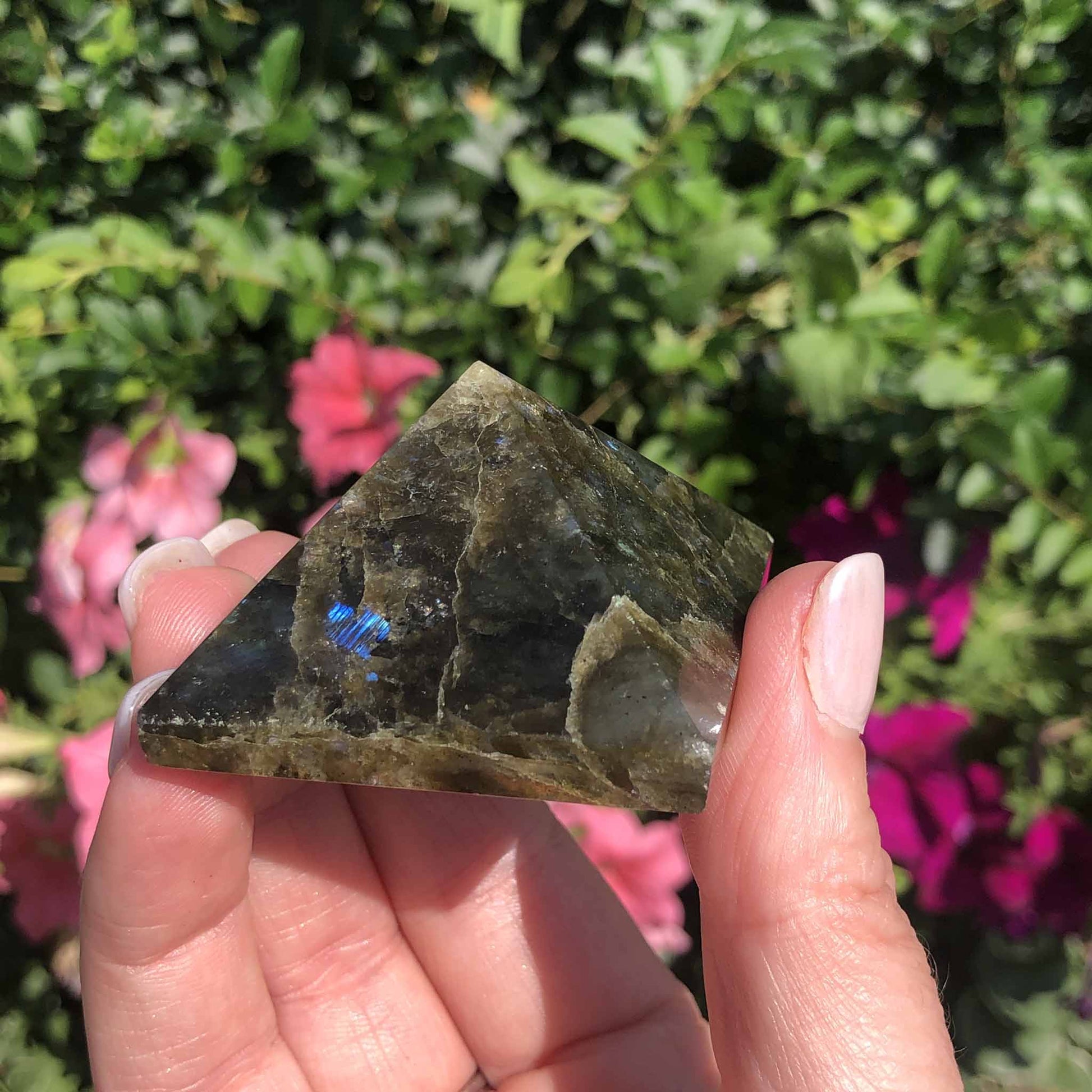 labradorite-crystal