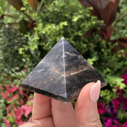 healing-pyramid-crystals