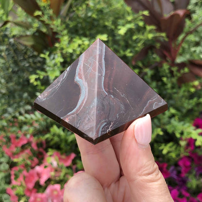 tiger-eye-pyramid